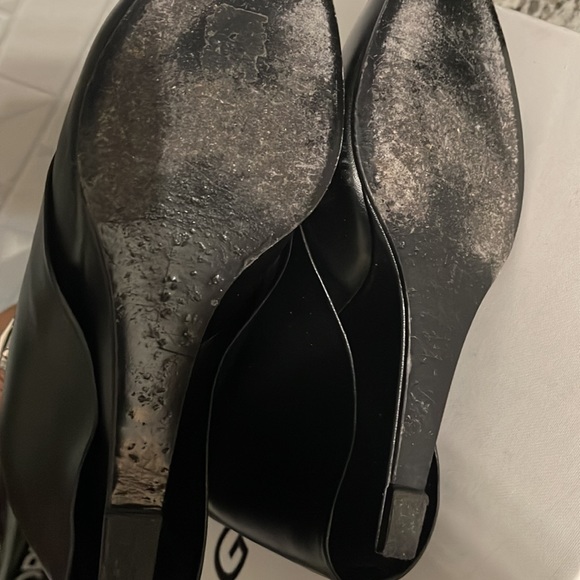 The New Givenchy 
Shark lock ankle boots in leather - Picture 6 of 8